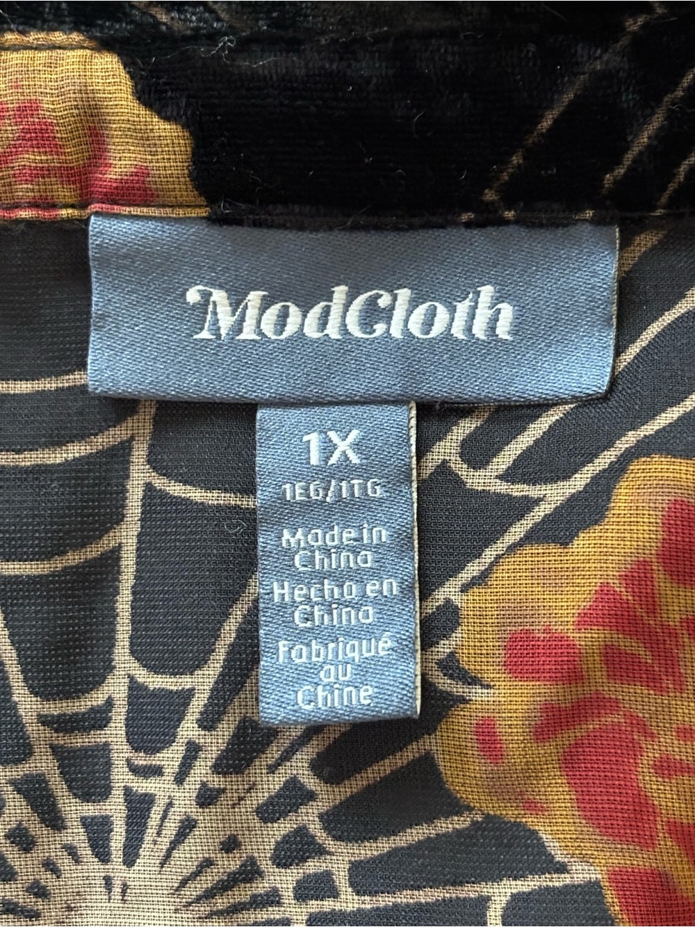 Modcloth Black Velvet Burnout Floral and Spiderweb Button Down Top Women’s 1X - Picture 2 of 16